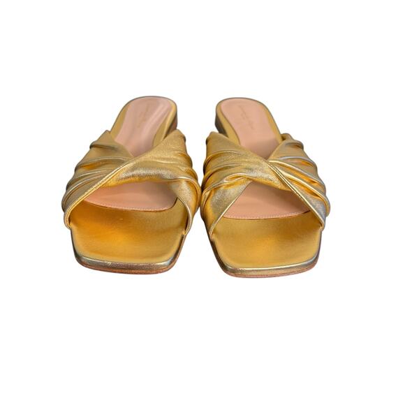 Gianvito Rossi NIB Selene Flat Sandal in Gold Size 39.5 - Picture 4 of 11